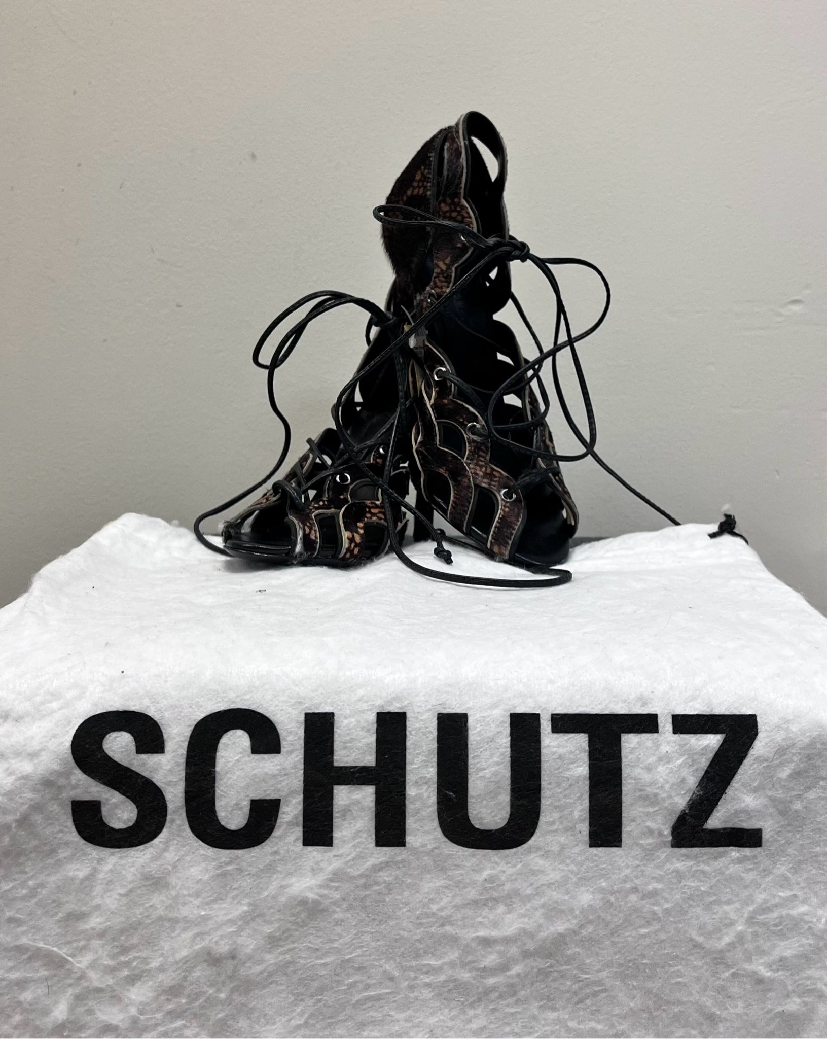 SCHUTZ 7 BROWN ANIMAL Sandals