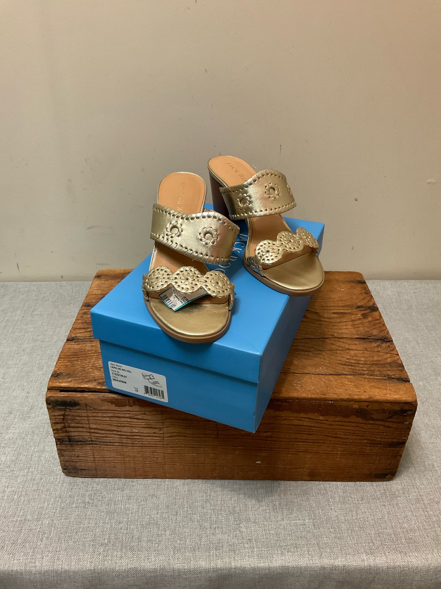 JACK ROGERS 10 Gold Sandals