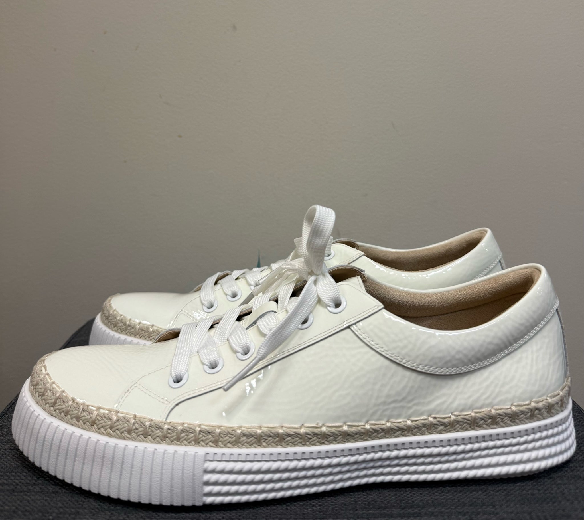 9 VAN ELI White SHOES