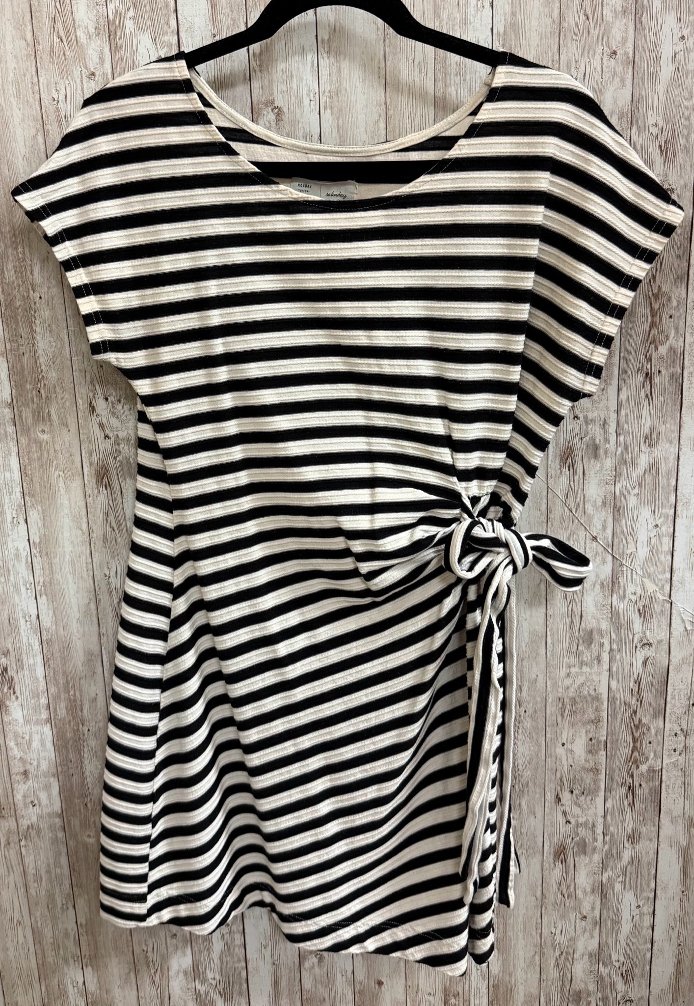 Size M MONDAY TUESDAY WEDNESDAY THURSDAY F CREAM AND BLACK STRIPE Dress
