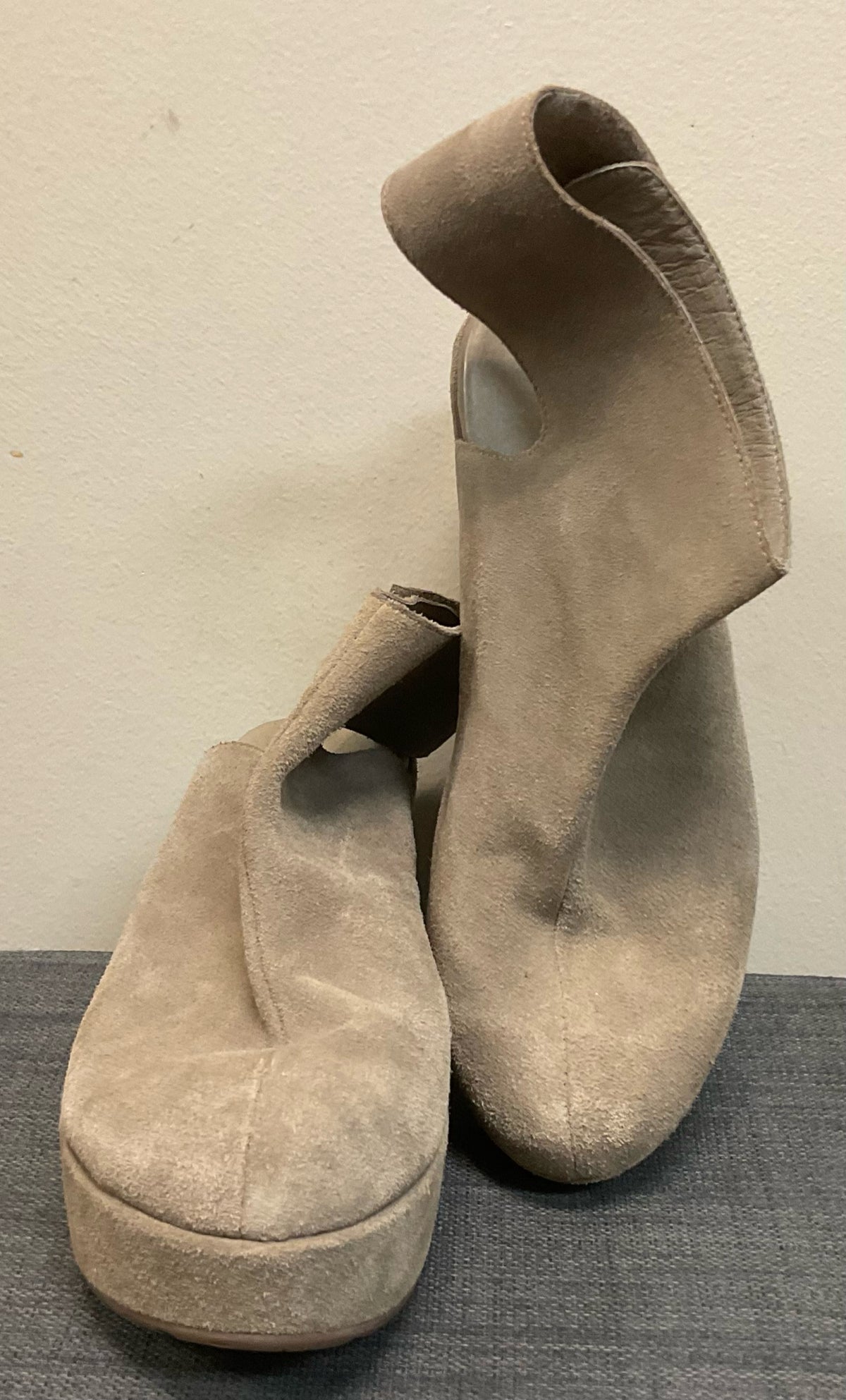 7 CHOCOLAT BLU TAN SUEDE SHOES
