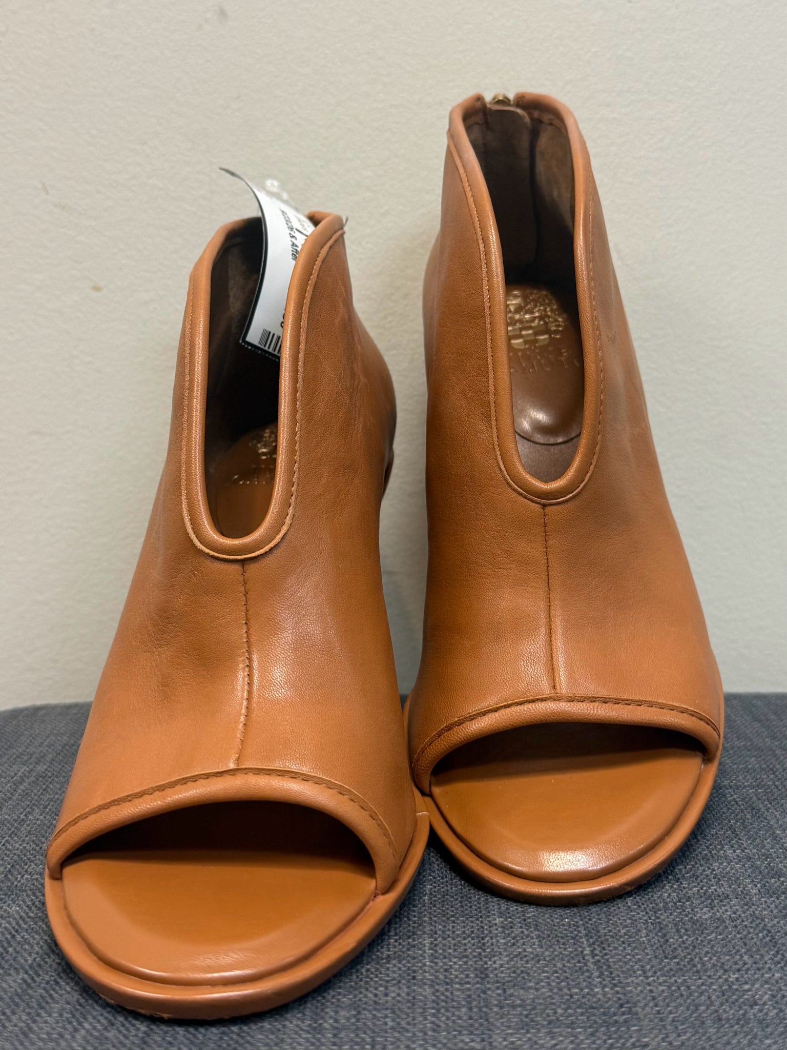 8.5 VINCE Tan SHOES
