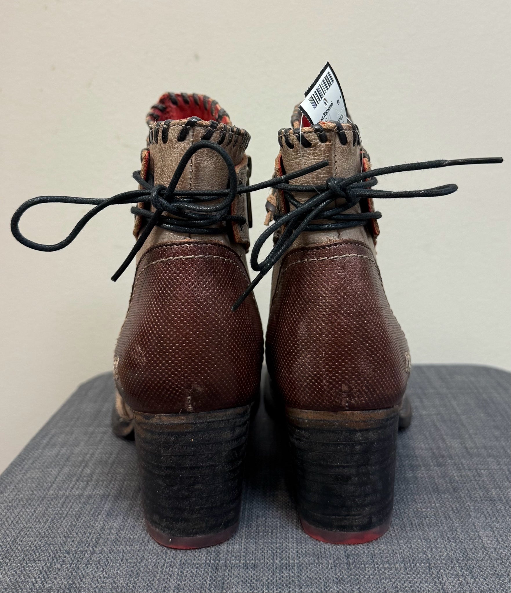 9.5 BED STU TAN AND BLACK Boots