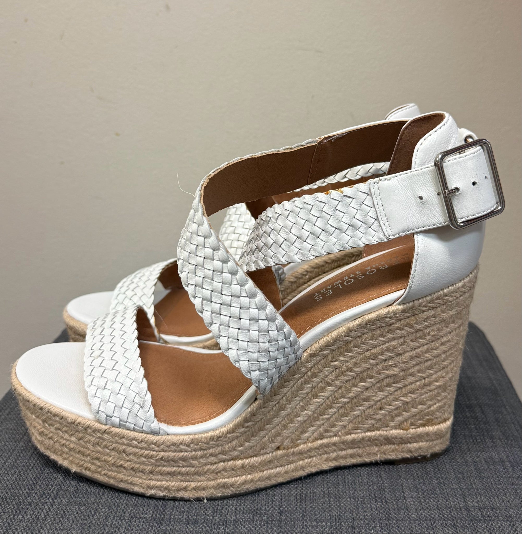 9 AEROSOLES White SHOES