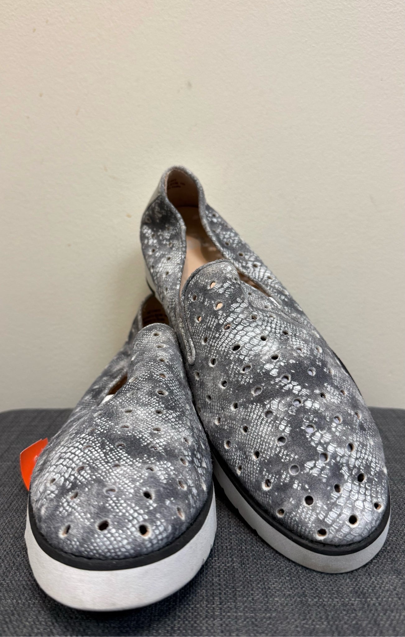 JOHNSTON & MURPHY 8.5 gray and black SHOES