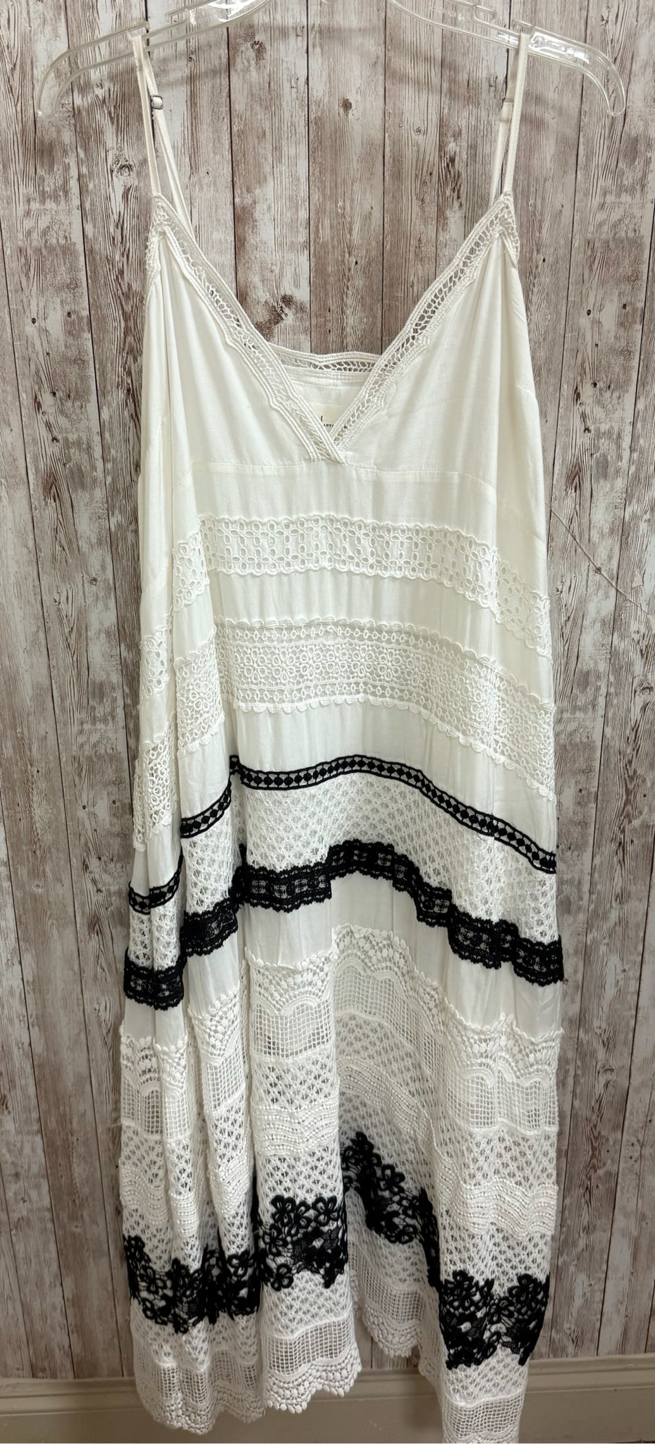 Size M ANTHROPOLOGIE White and Black Dress