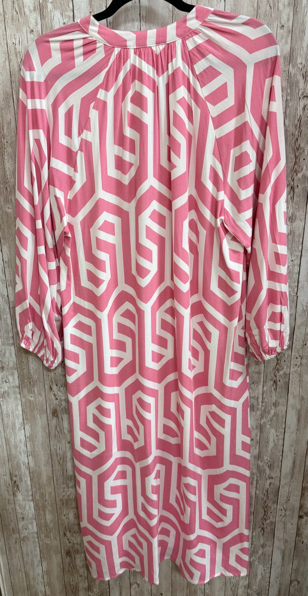 Size L ENTRO PINK AND WHITE PRINT Dress