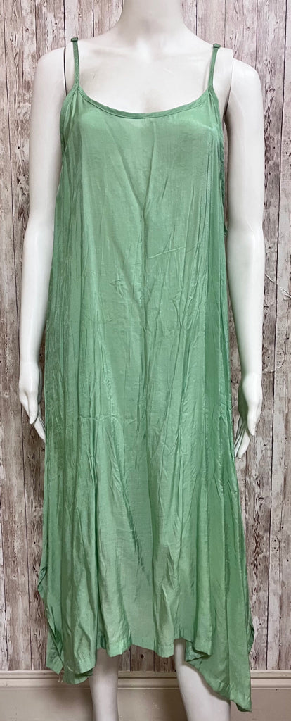 PRETTY ANGELS Size L Green Dress