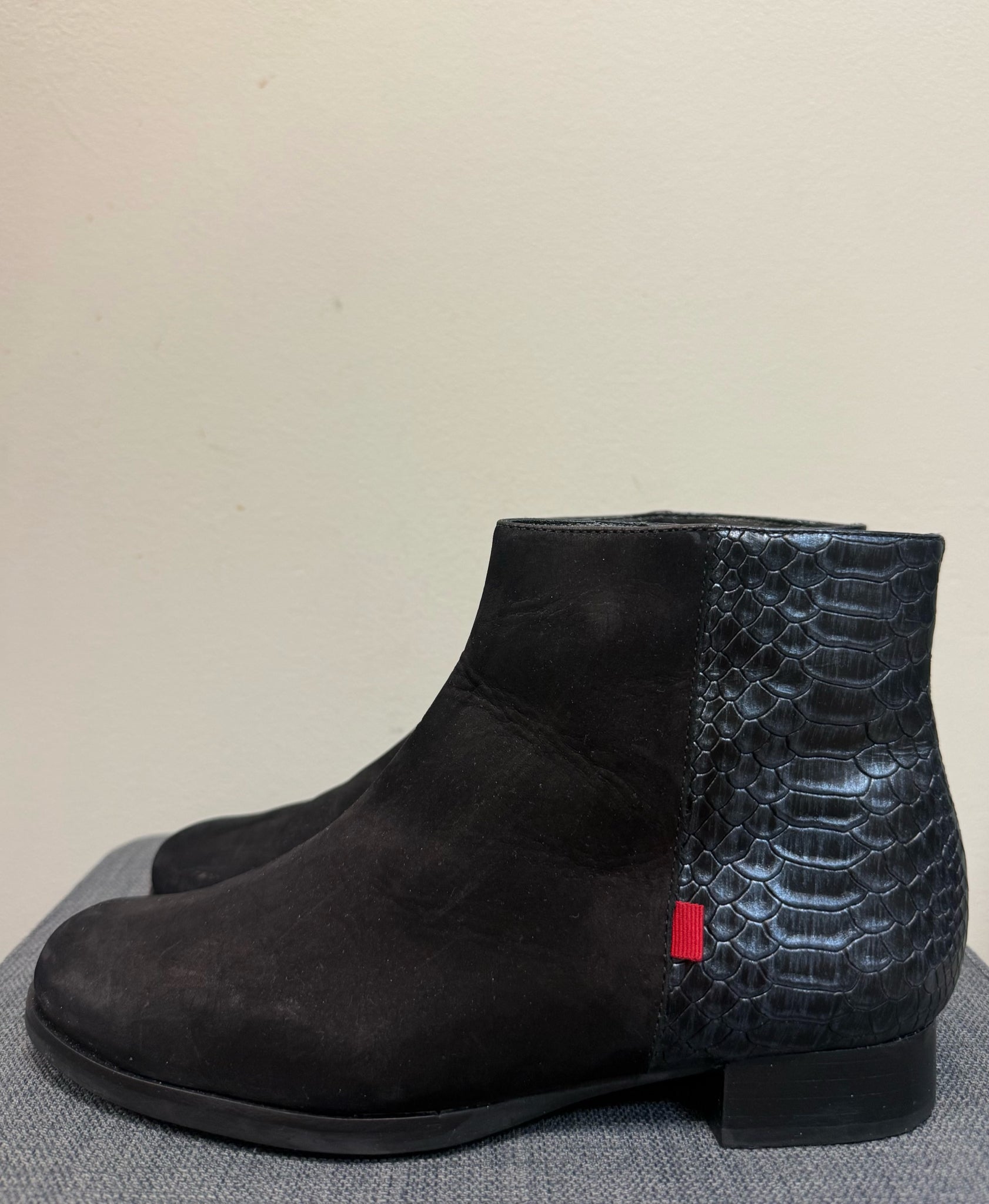 8 MARC JOSEPH Black Boots