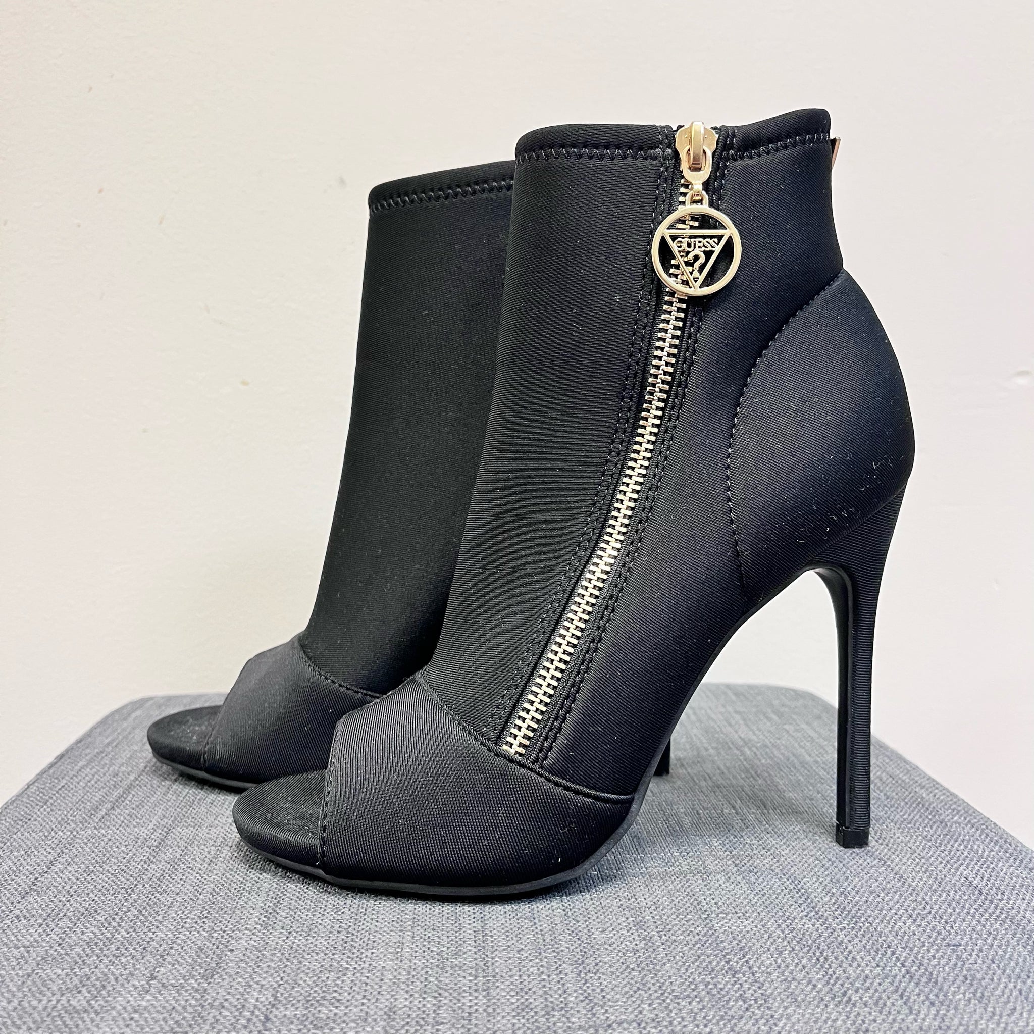 7 GUESS Black SHOES