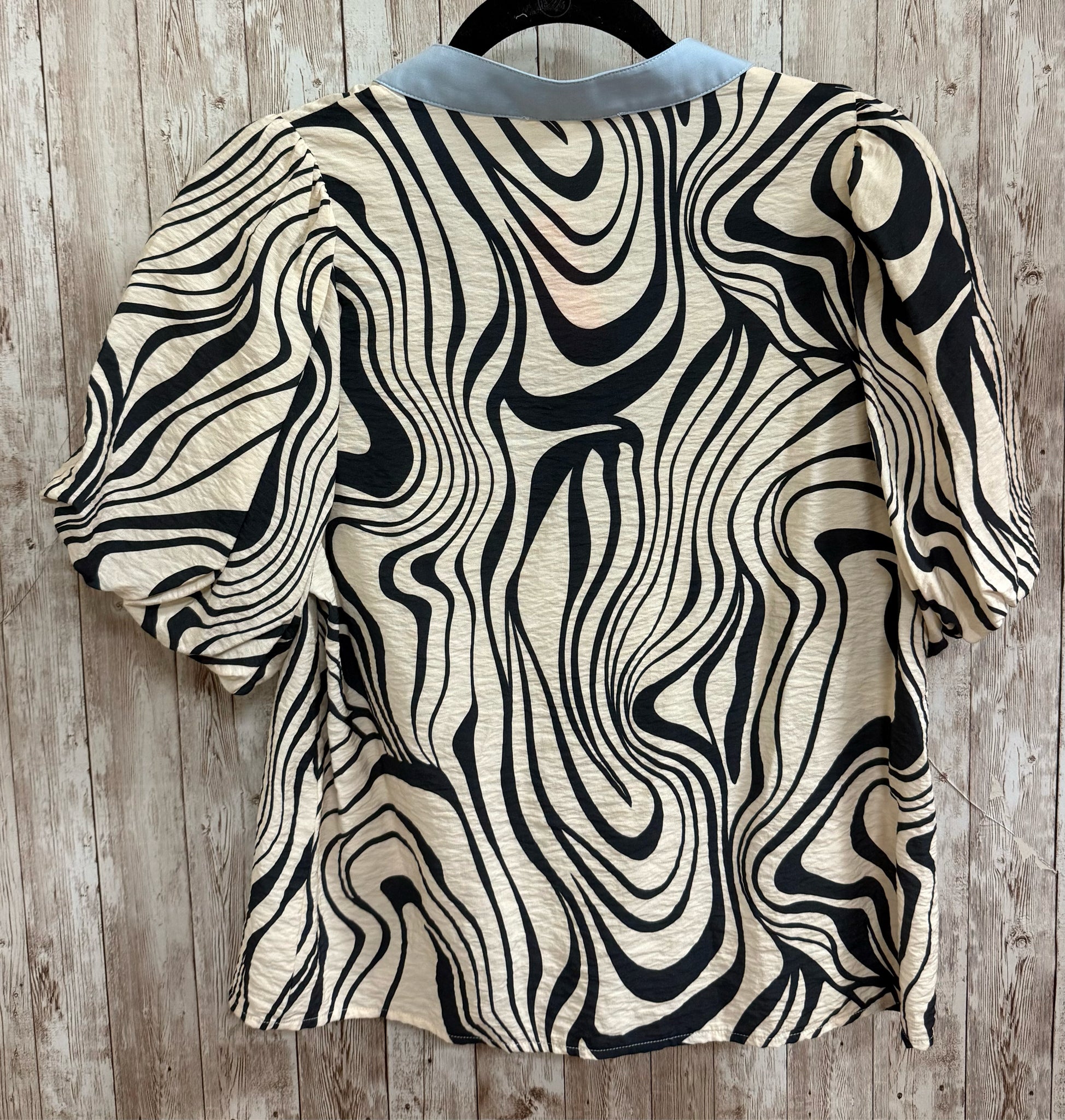 Size M THML CREAM AND BLUE Top