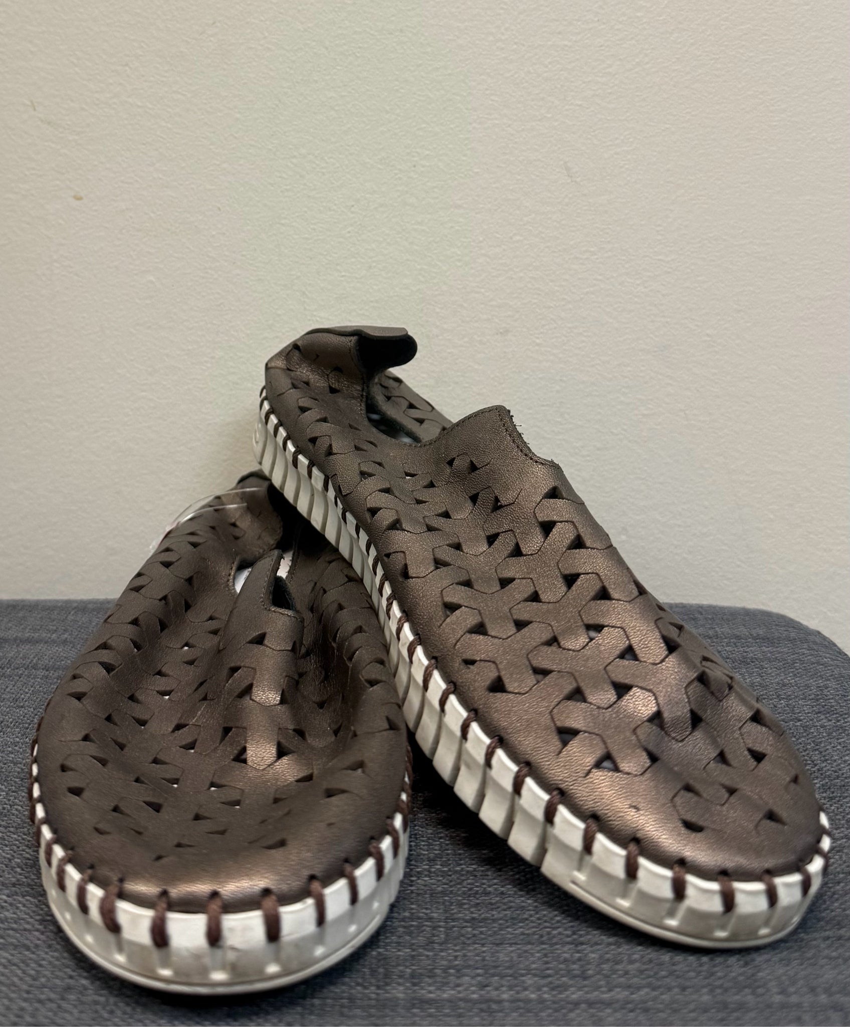 9 ERIC MICHAEL Pewter SHOES