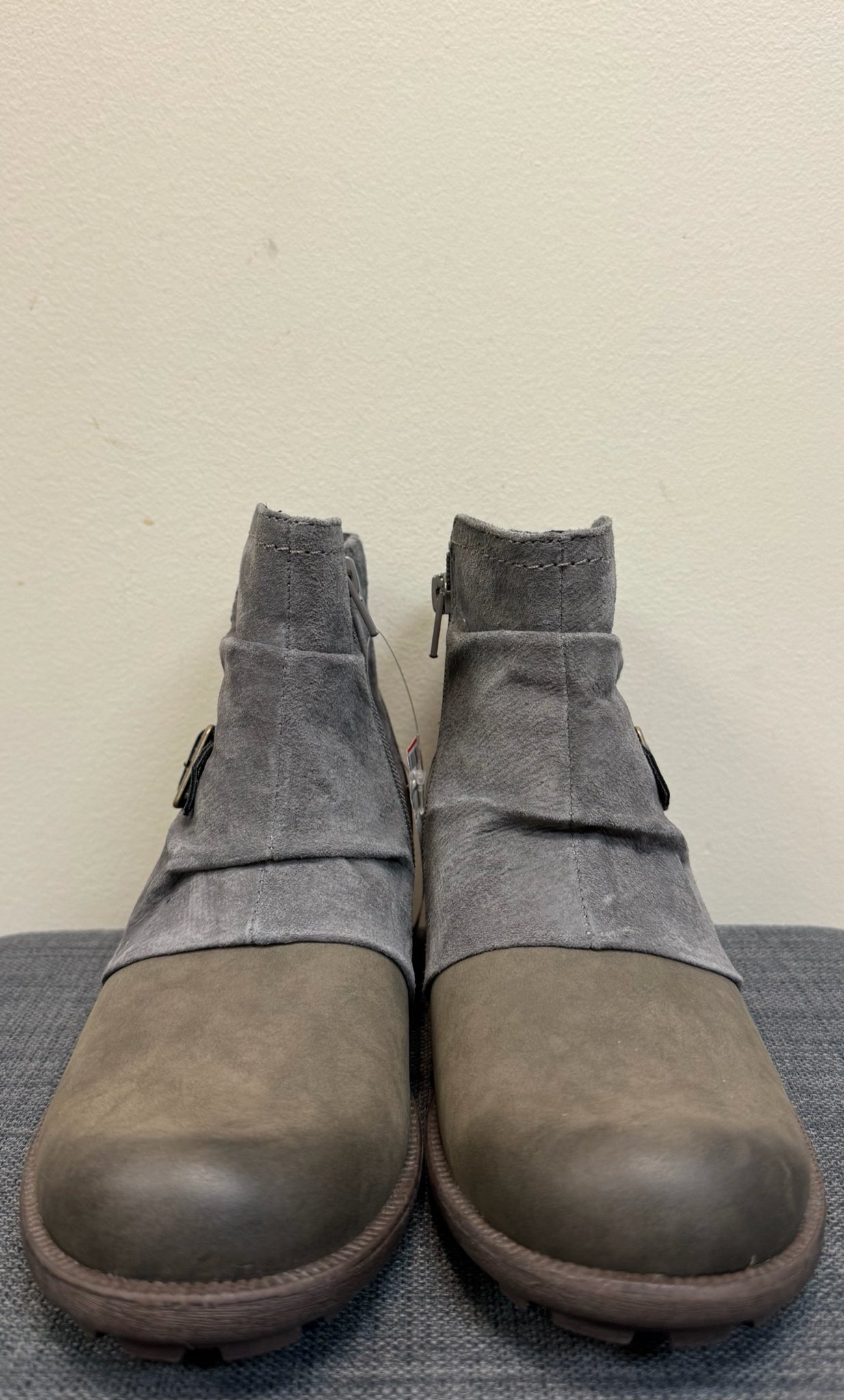 7.5 EARTH ORIGINS Gray Boots