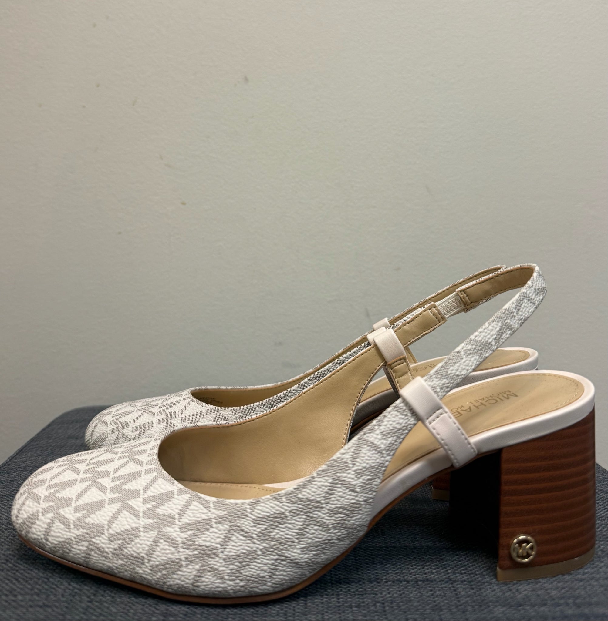 7 MICHAEL KORS Cream SHOES