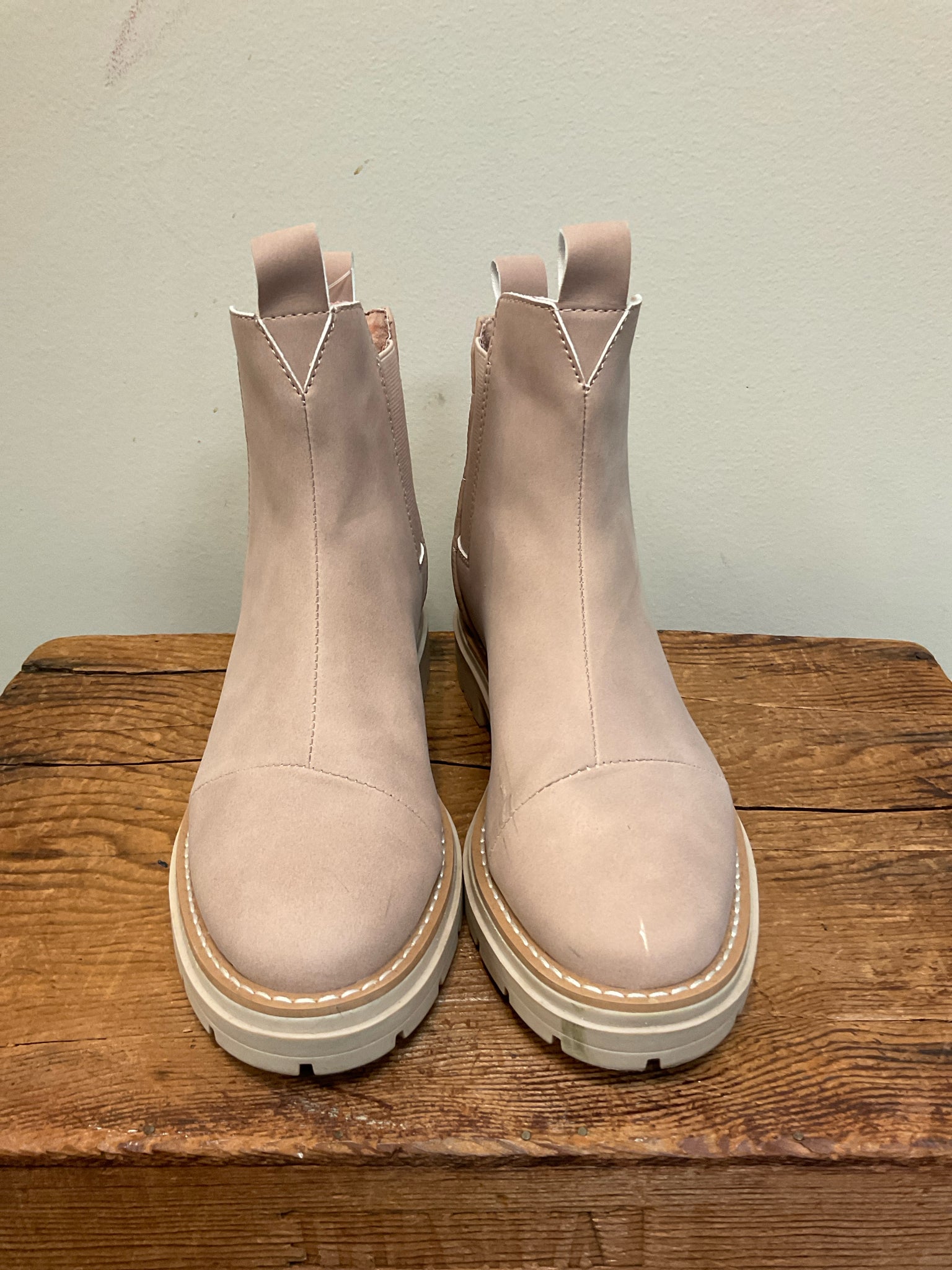 TOMS 7 Tan Boots