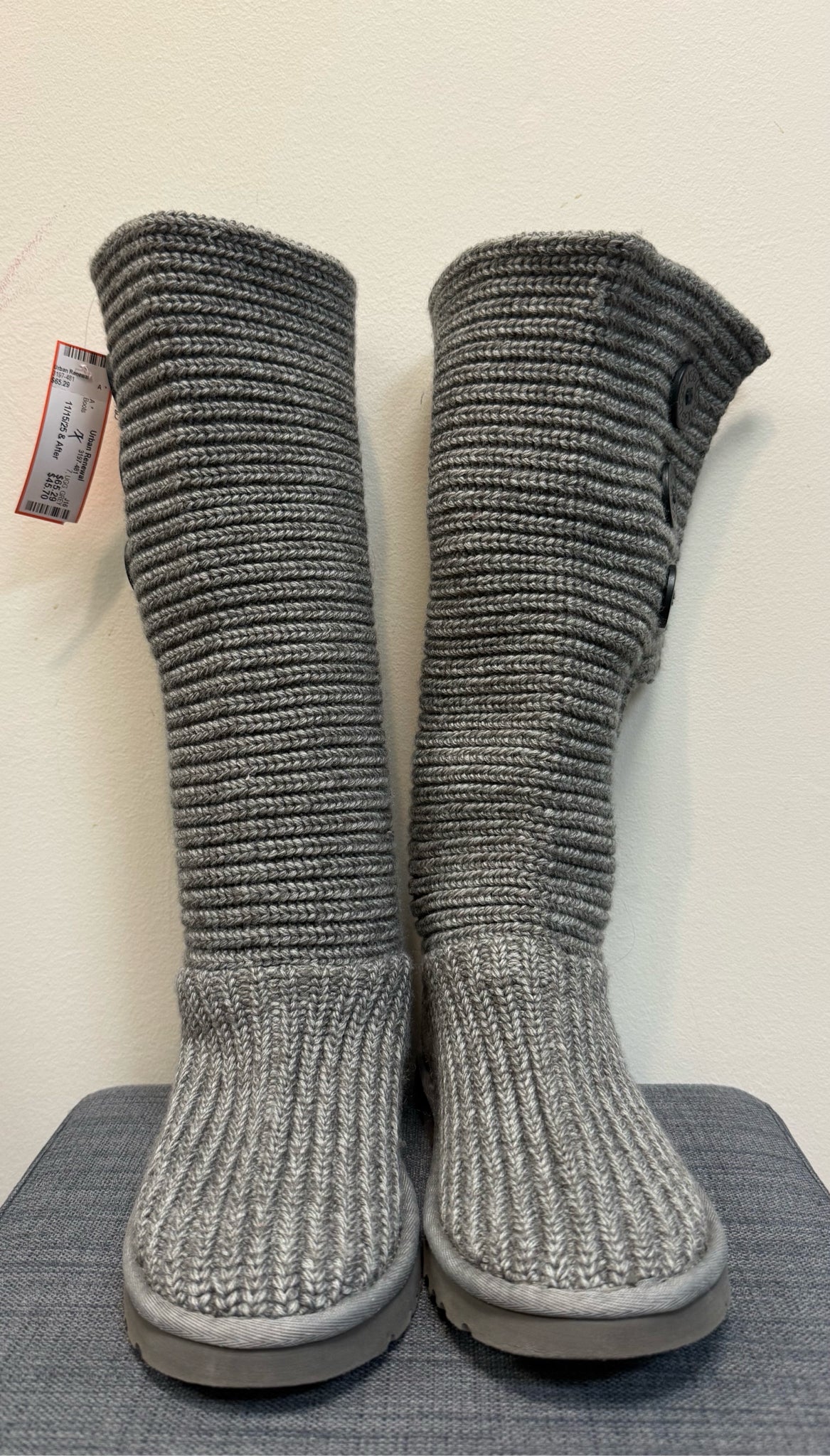 7 UGG GREY Boots