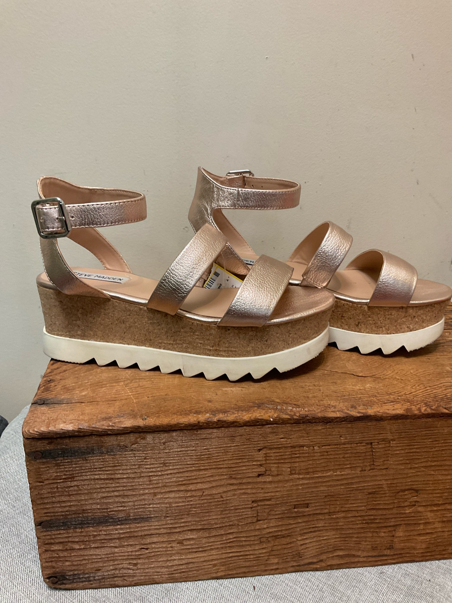 8 STEVE MADDEN ROSE GOLD Sandals