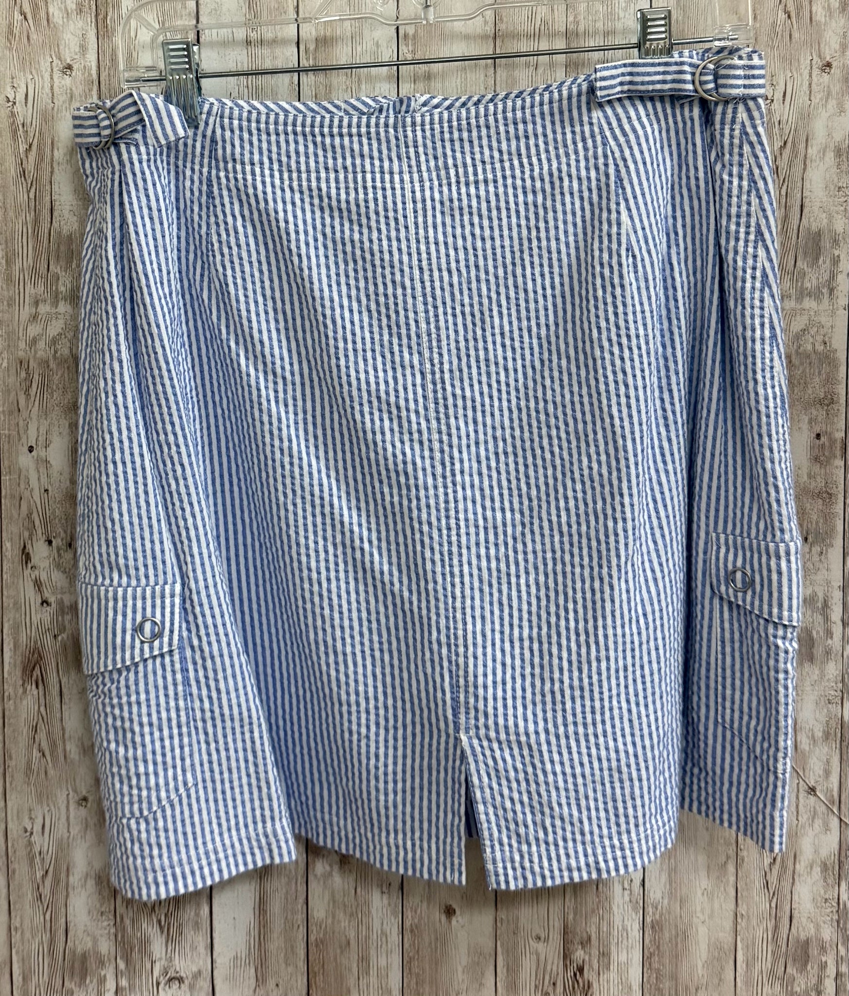 Size M FRESH PRODUCE BLUE STRIPE skort