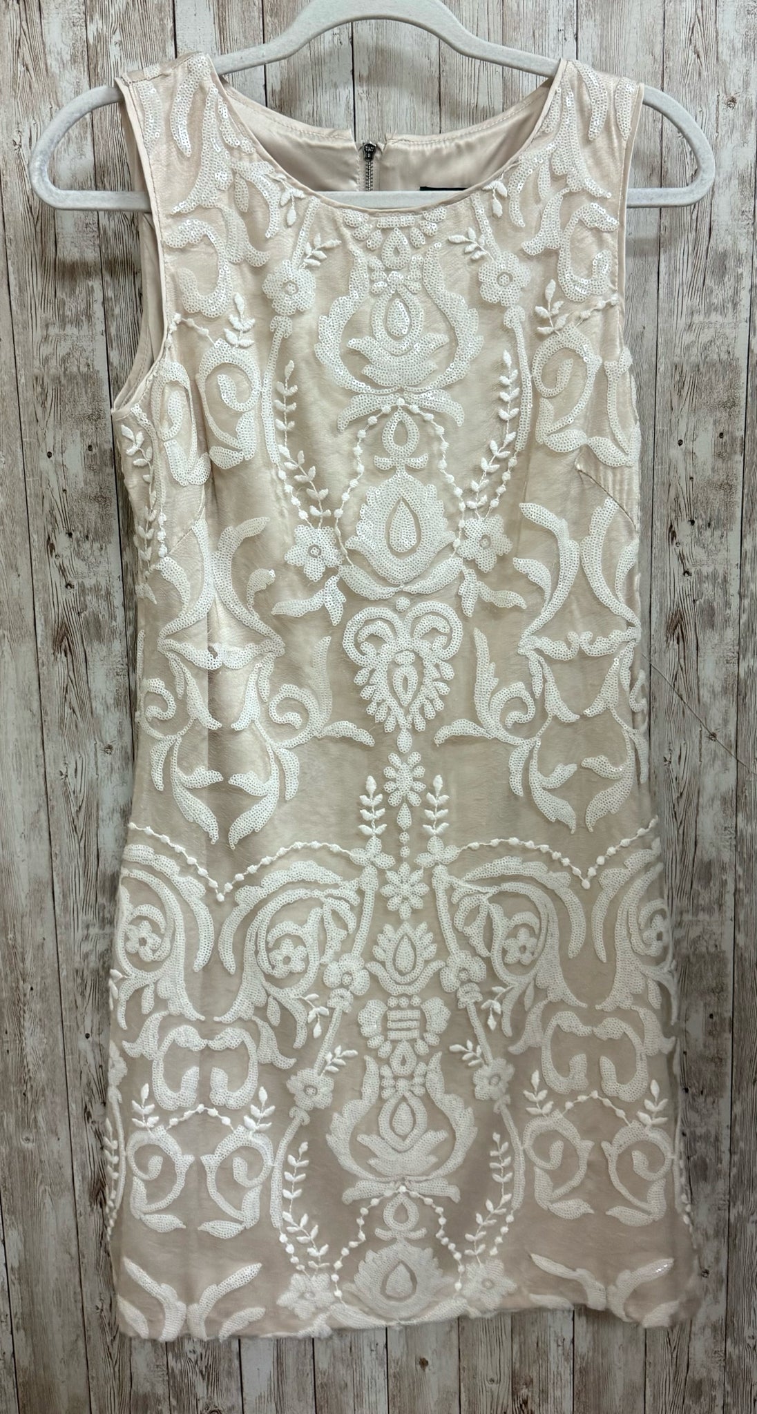 Size 6 VINCE CAMUTO TAN AND WHITE Dress