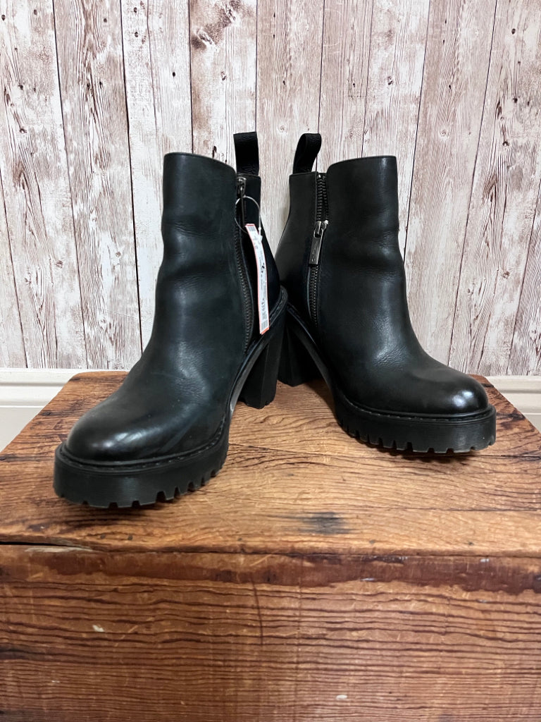 DR MARTENS 8 Black Boots