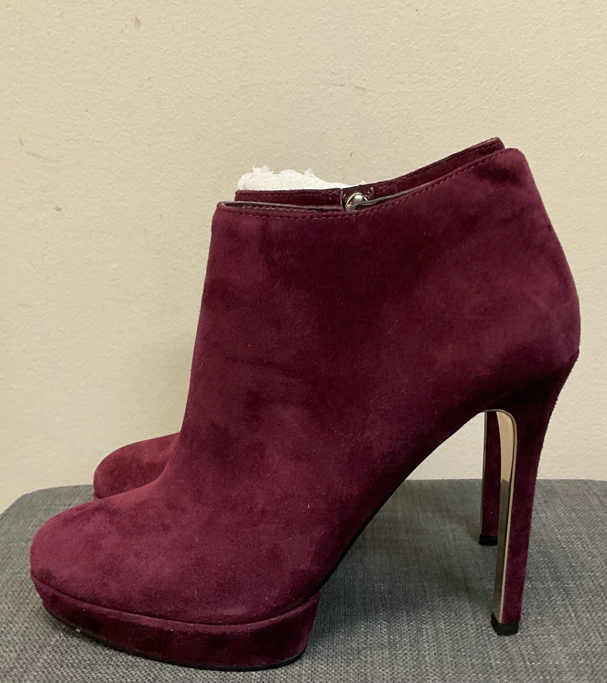 6.5 VINCE CAMUTO GARNET Boots
