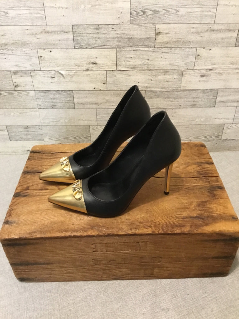 MICHAEL KORS 9.5 BLACK AND GOLD SHOES