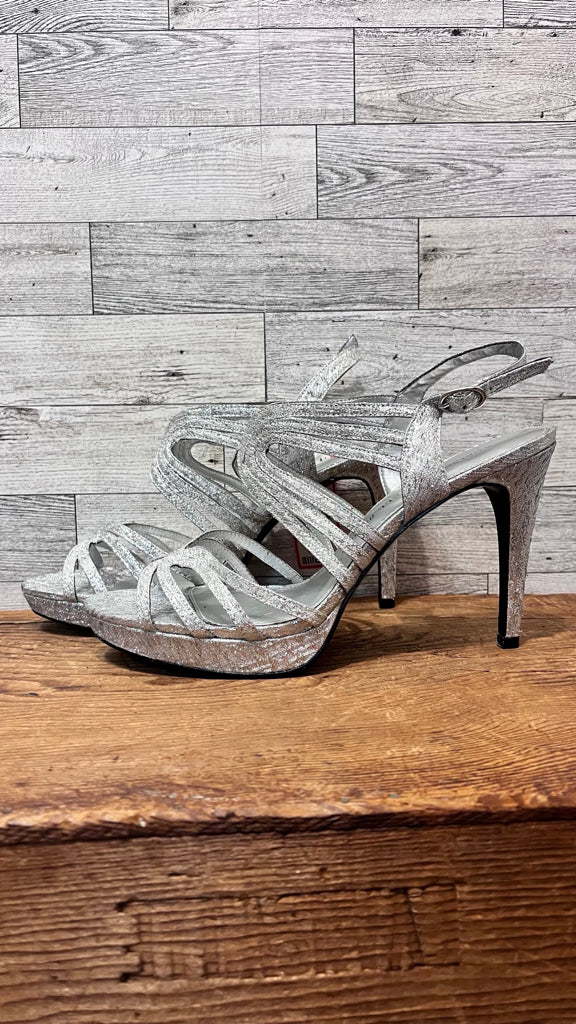 ADRIANNA PAPELL 8.5 Silver SHOES