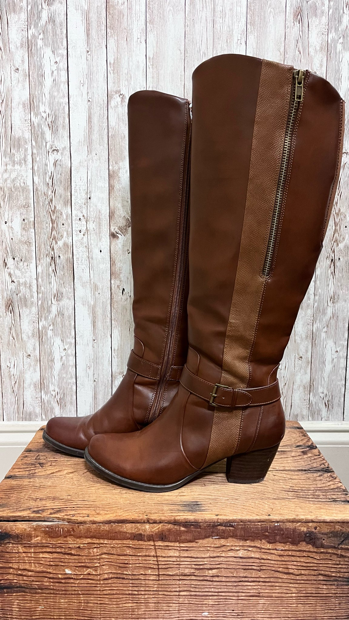 BARETRAPS 8.5 Brown Boots