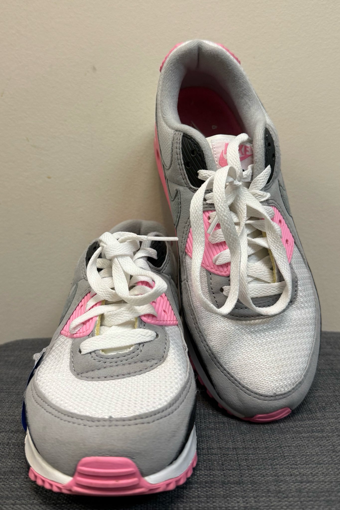 9.5 NIKE GREY AND PINK SHOES