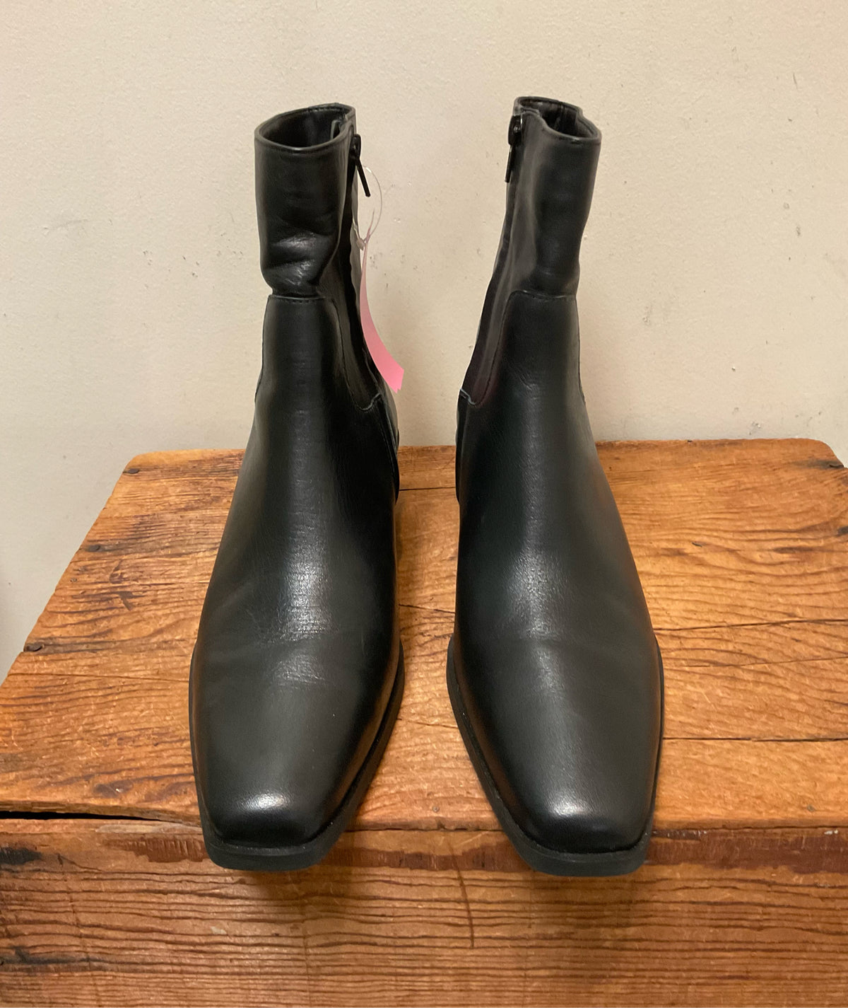 8.5 STEVE MADDEN Black Boots