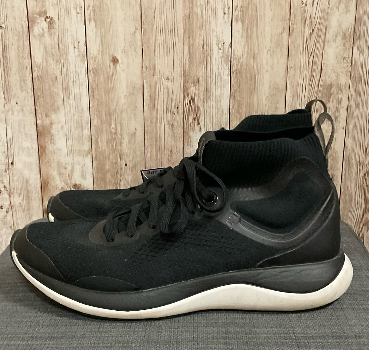 7 LULULEMON Black SHOES