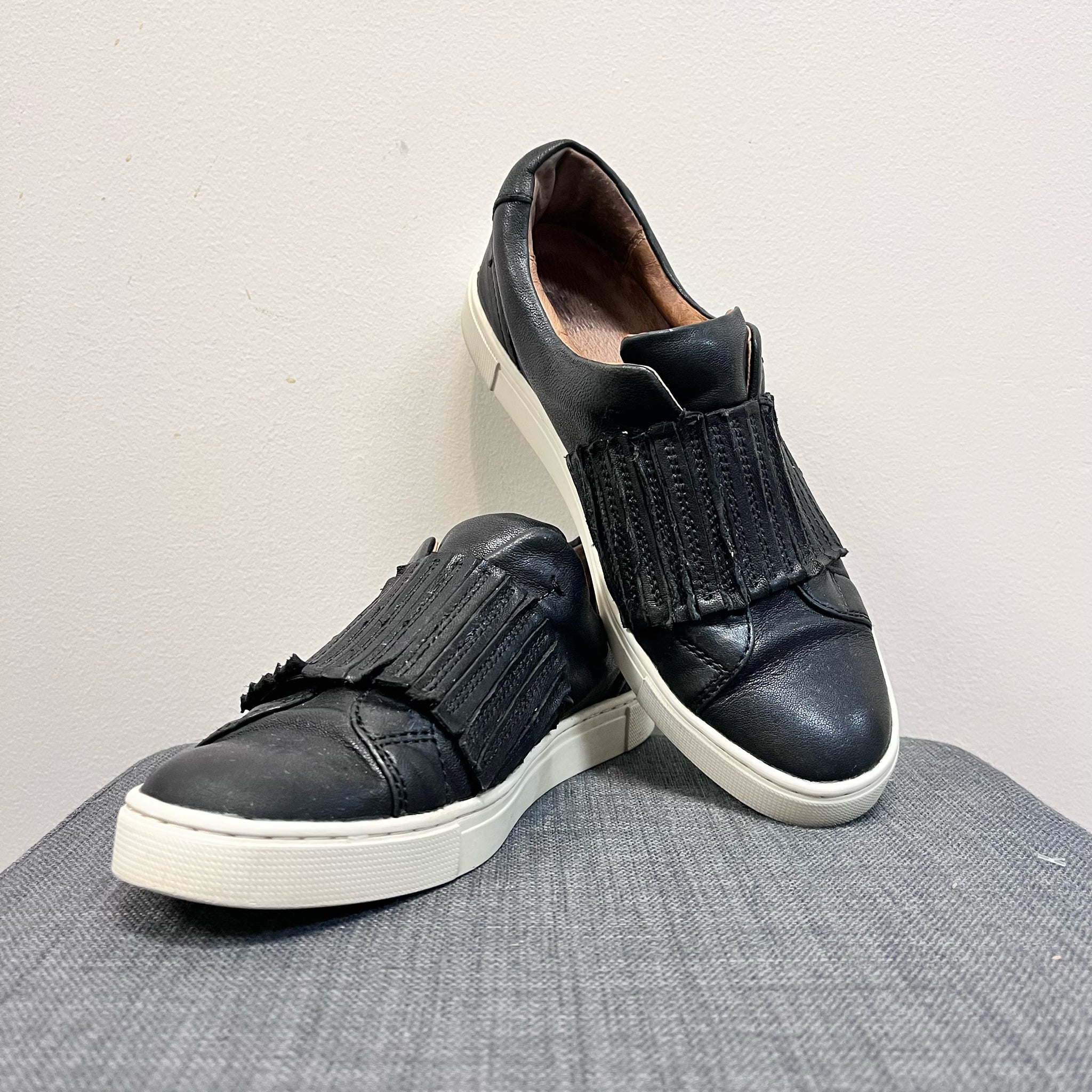 FRYE 7.5 Black SHOES