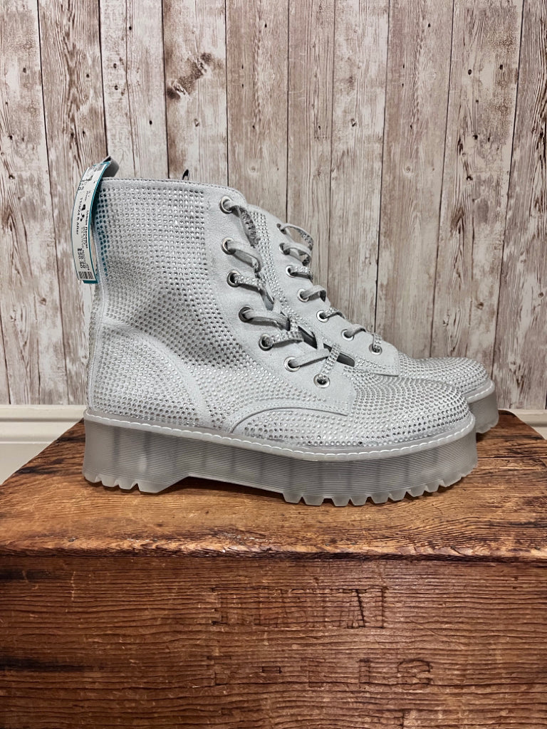 9.5 STEVE MADDEN Silver Boots