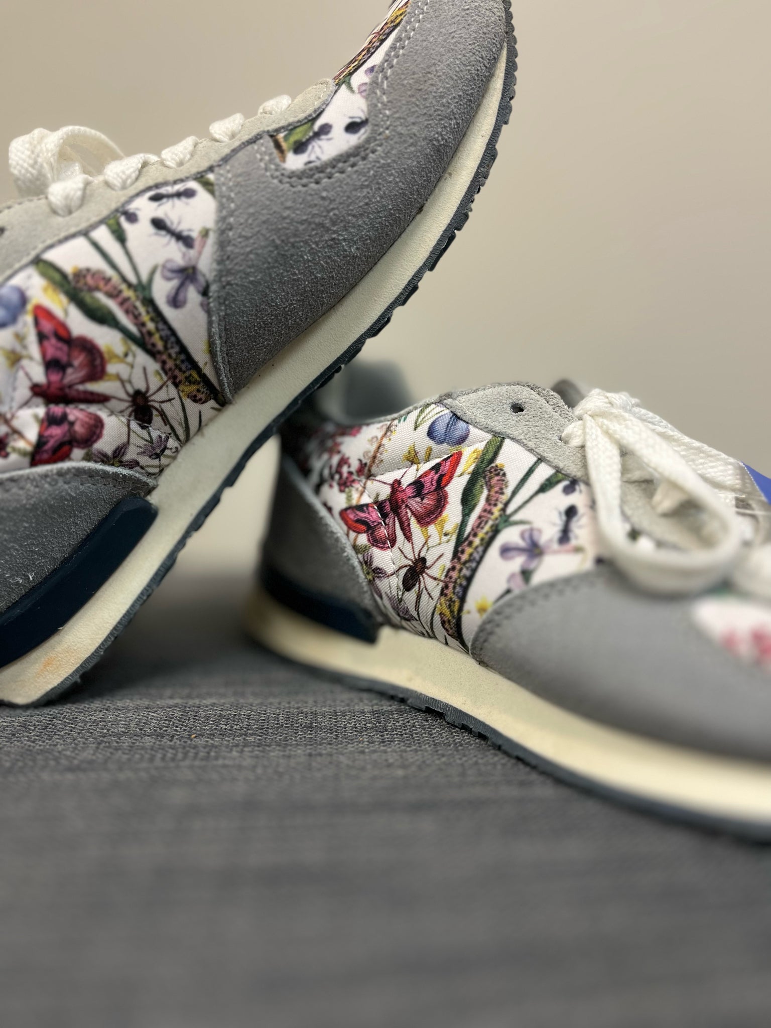 8 INKKAS WHITE FLORAL SHOES