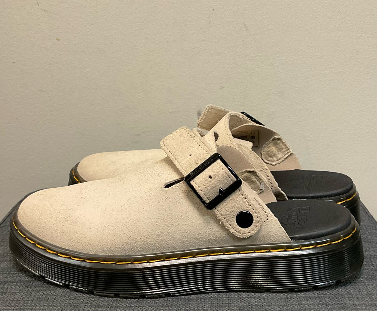 7 DR MARTENS CREAM SUEDE SHOES