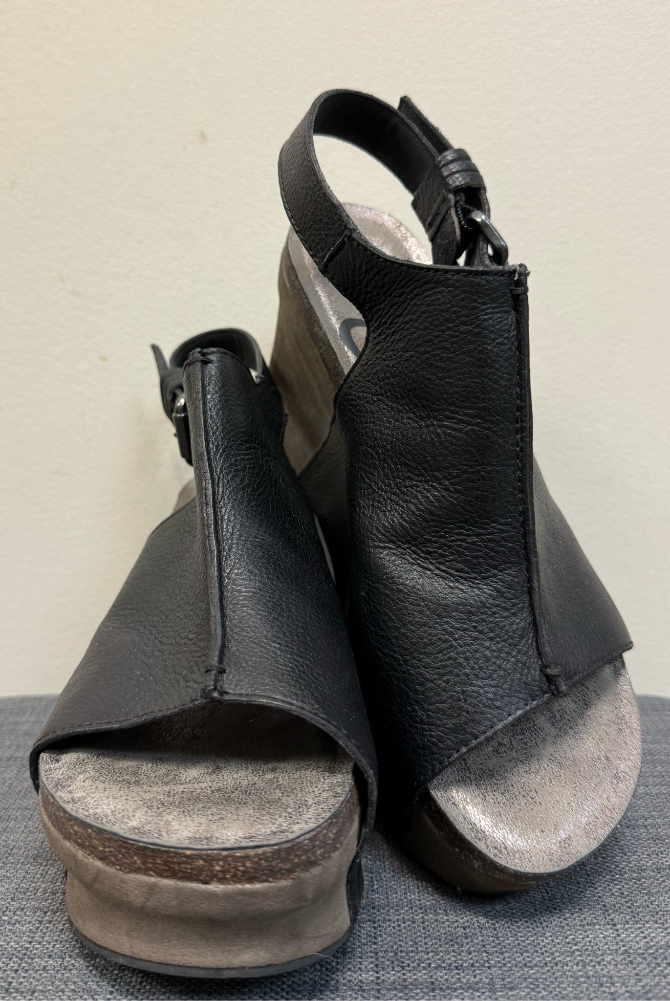 7.5 OTBT Black Sandals