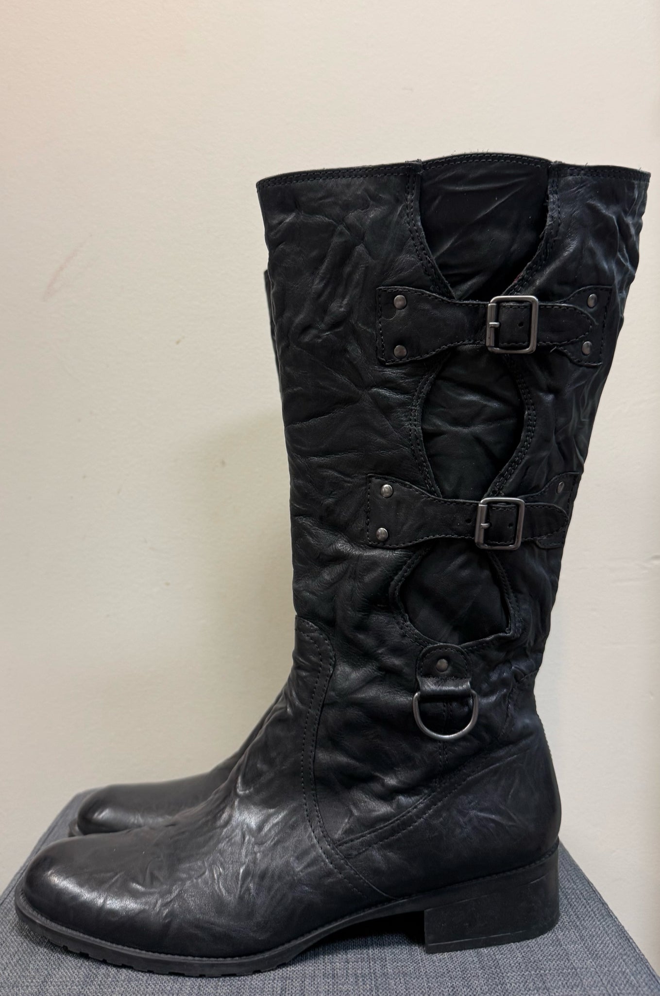 10 BRONX Black Boots