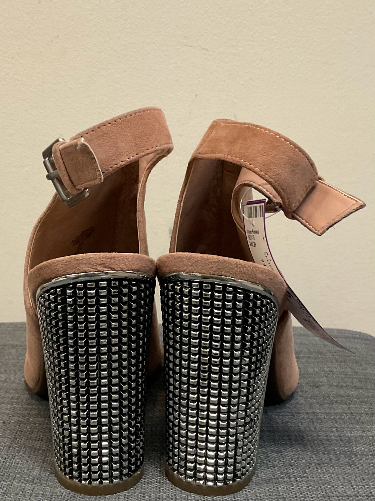 8.5 GUESS Blush SHOES