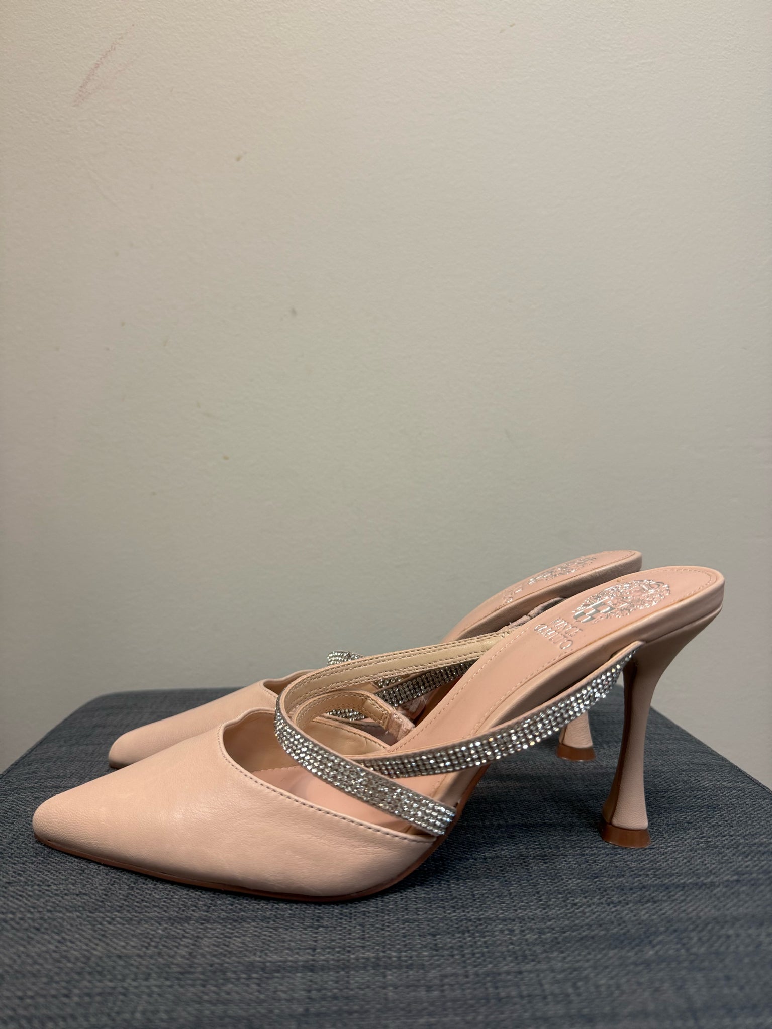 8 VINCE CAMUTO Blush SHOES