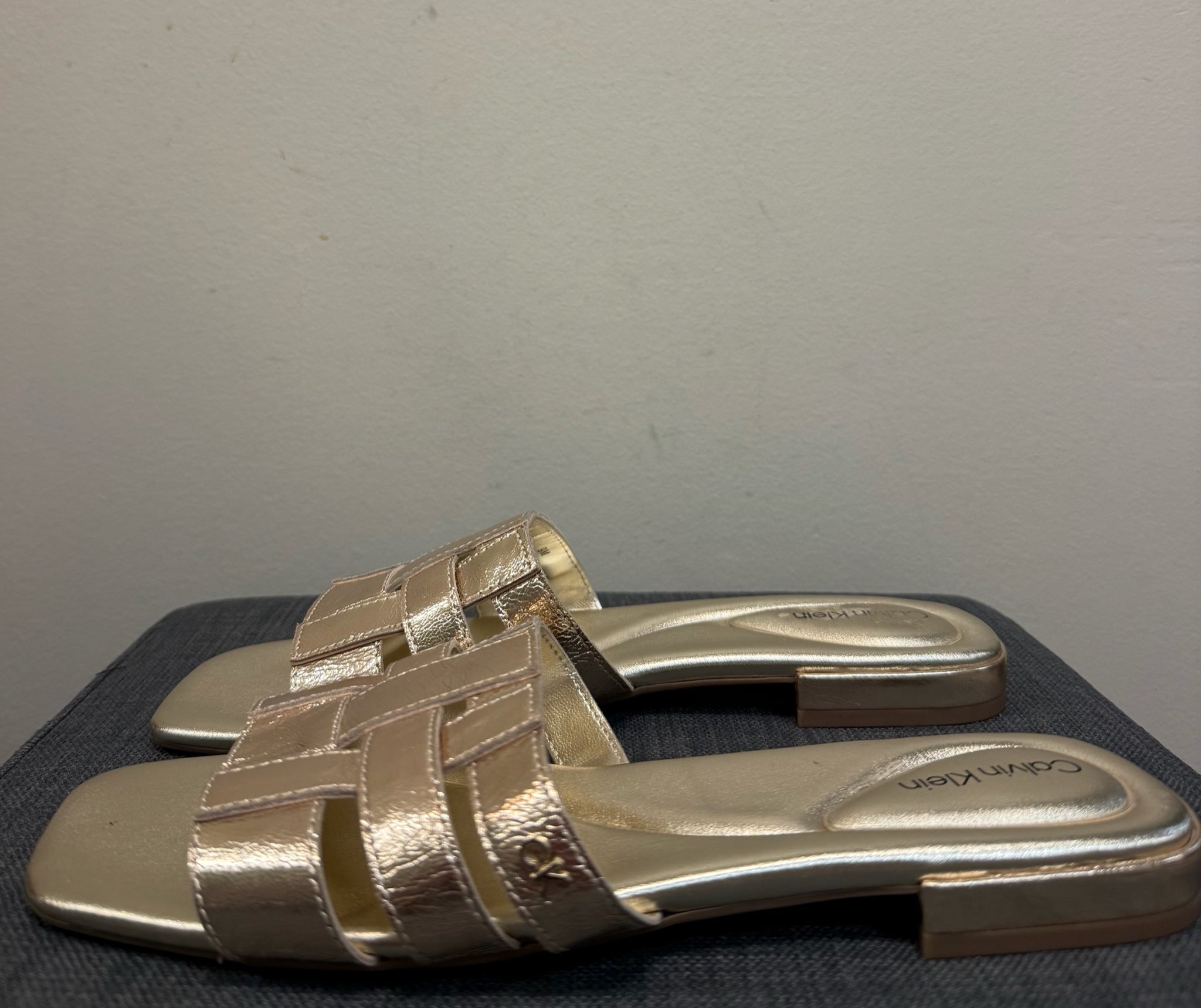10 CALVIN KLEIN Gold Sandals