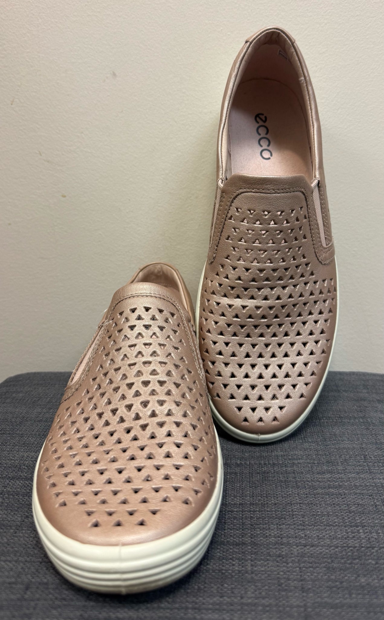 9 ECCO ROSE GOLD SHOES
