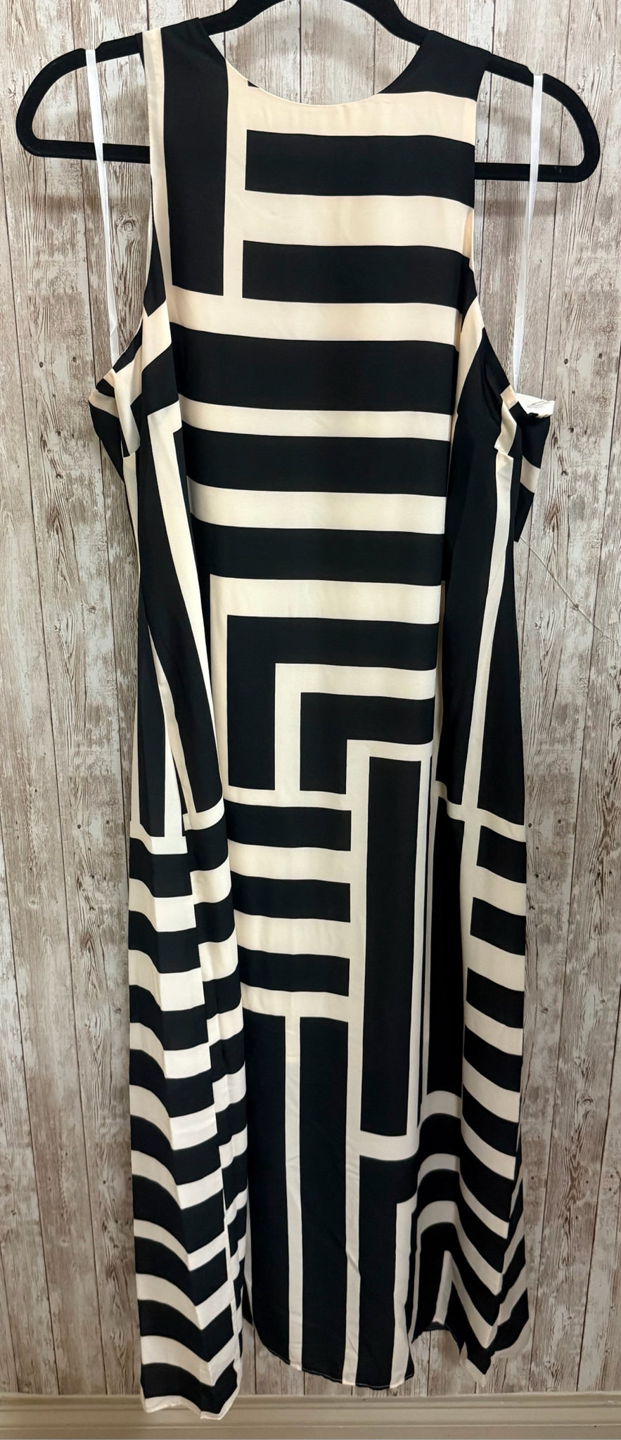 Size M DONNA MORGAN Black and Cream Dress