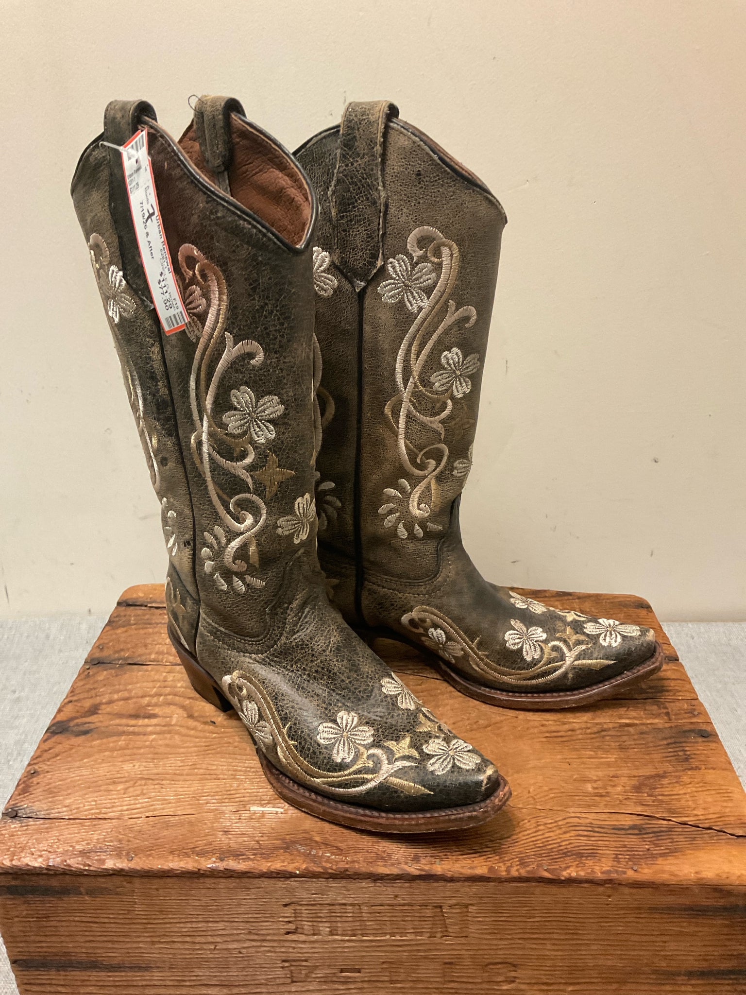 CIRCLE G Brown Boots
