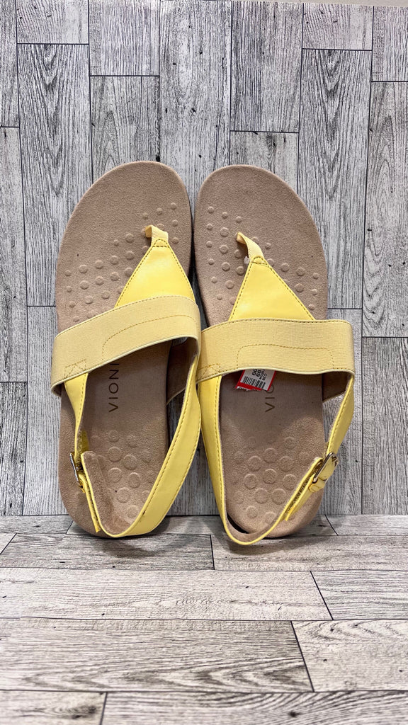 VIONIC 11 Yellow Sandals