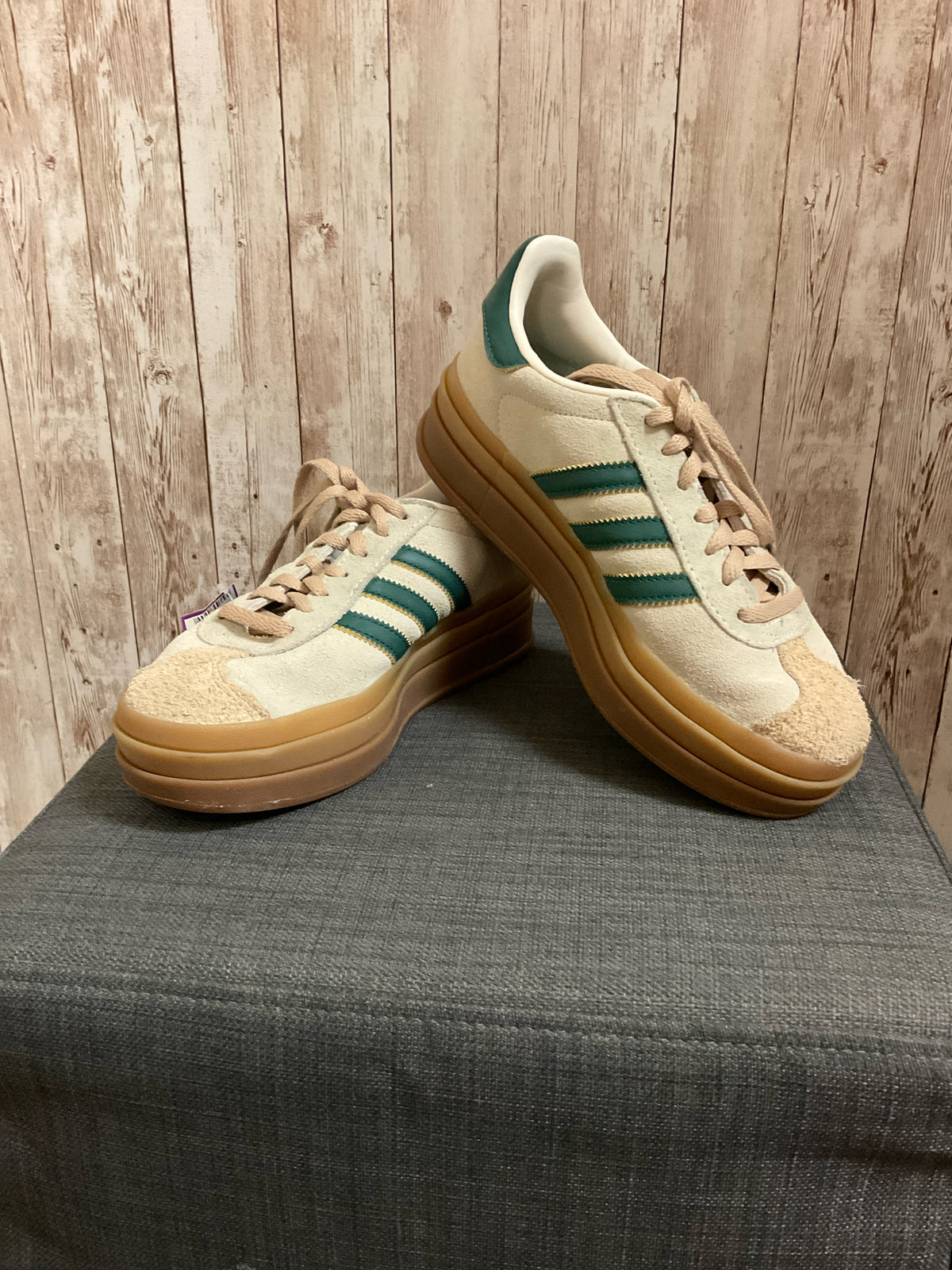 5.5 ADIDAS CREAM AND GREEN Sneakers