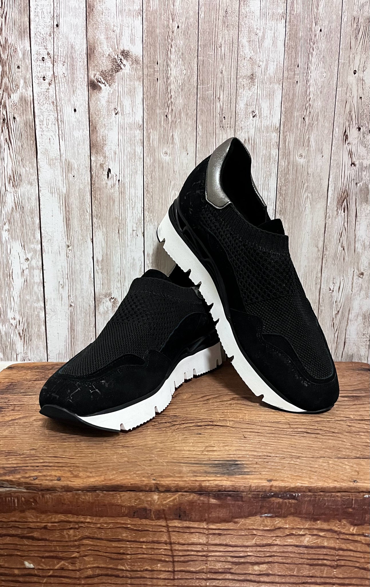 SOFTWAVES 8 Black Sneakers