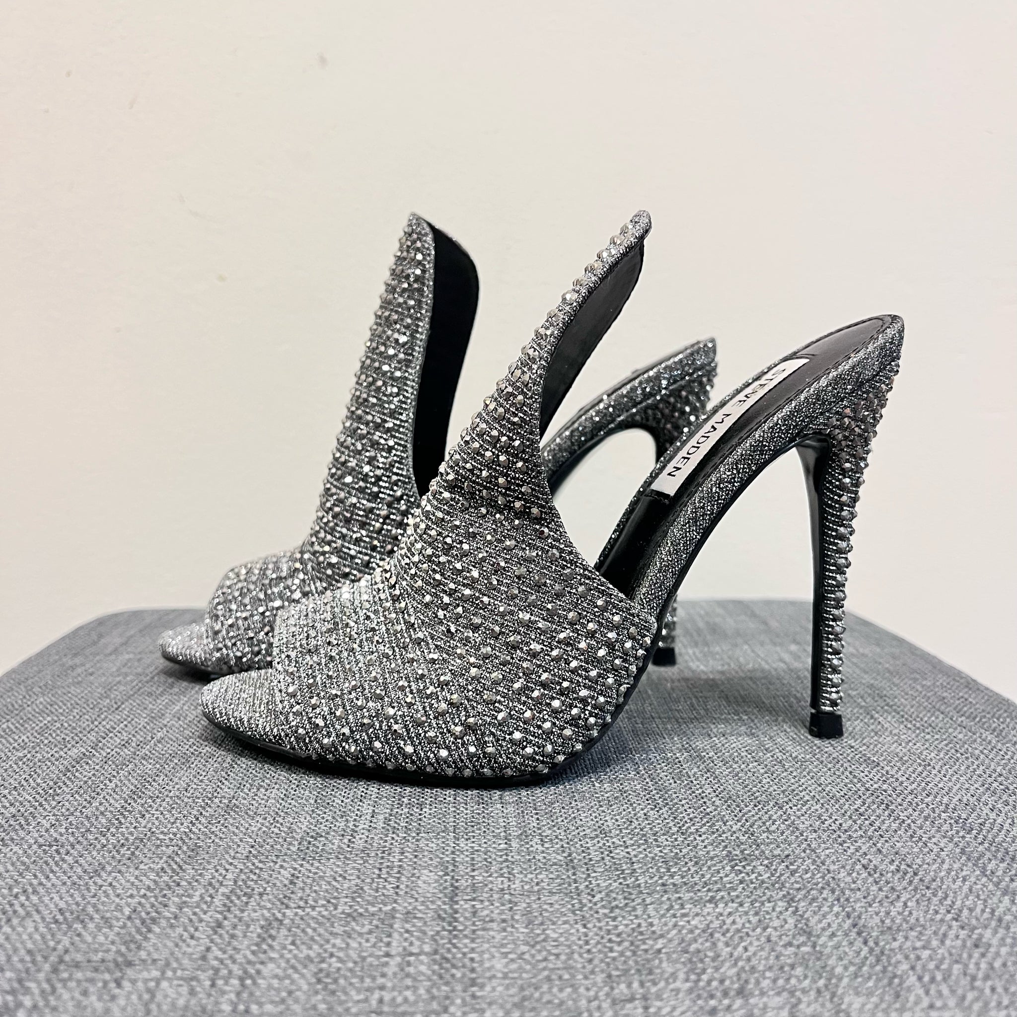 STEVE MADDEN 6 SILVER RHINESTONES Sandals