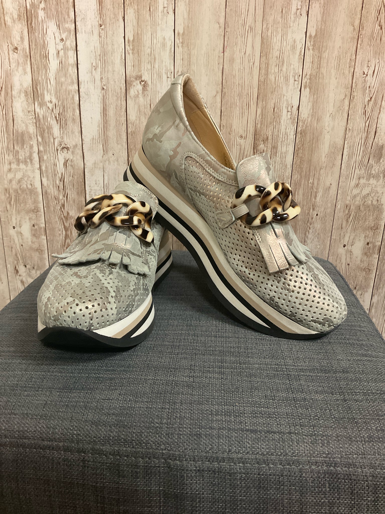 7 SOFTWAVES Pewter SHOES