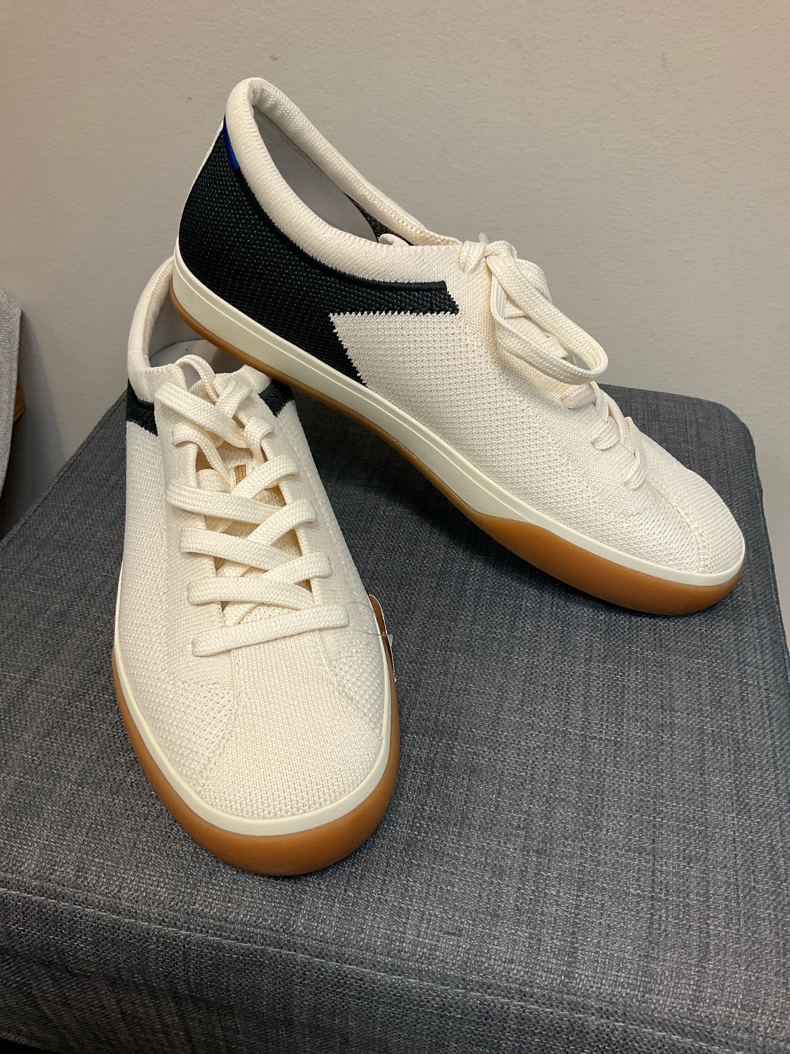 ROTHY'S 9.5 CREAM AND NAVY SHOES