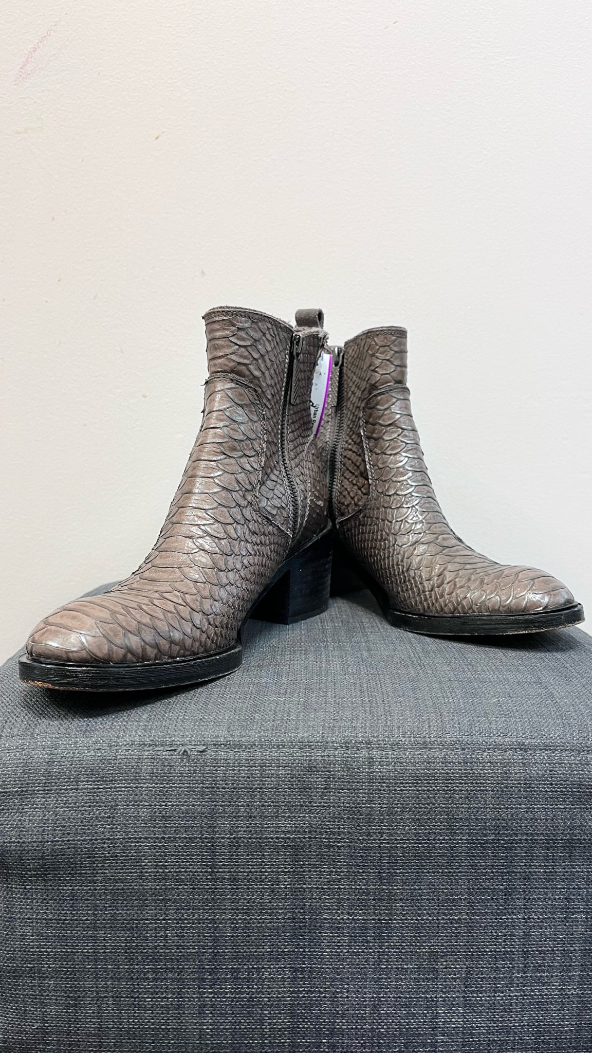 DONALD J PLINER 7 GREY Boots